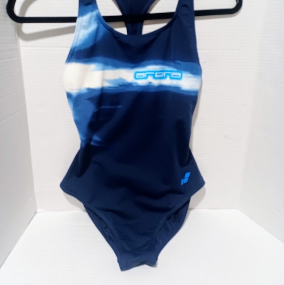 ARENA - Picture 3 of 12